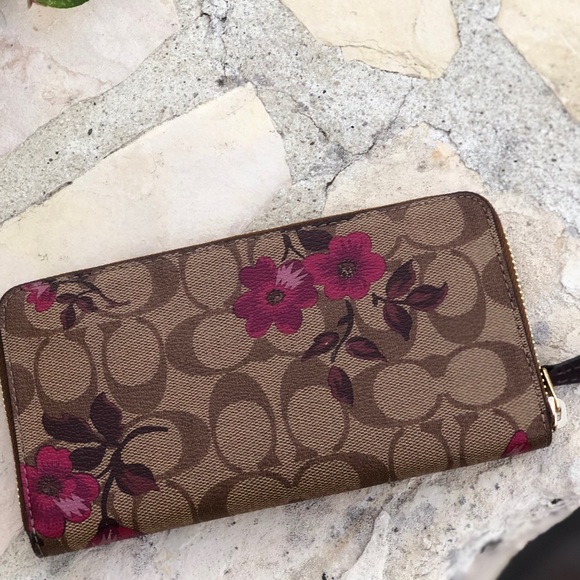 NWT Coach Floral Accordion Zip around wallet - Picture 3 of 7